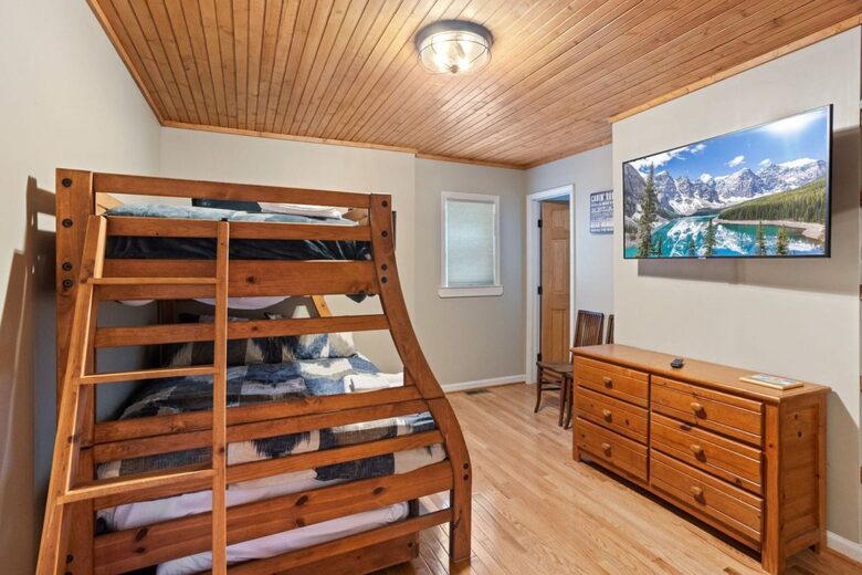 Upscale Mountain Cottage Near Downtown Blowing Rock - Blowing Rock, North Carolina