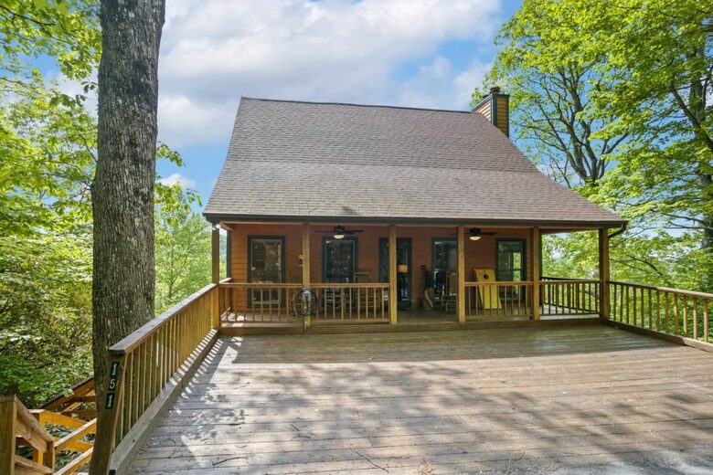 Upscale Mountain Cottage Near Downtown Blowing Rock - Blowing Rock, North Carolina