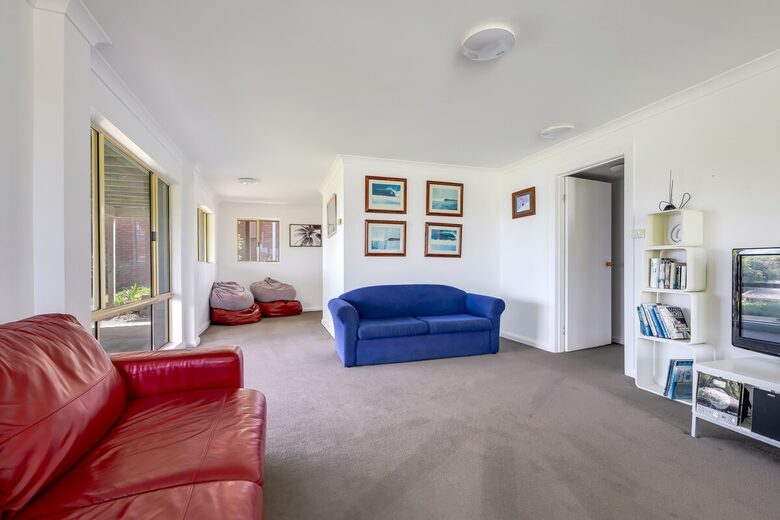 Elevated George’s Bay Waterfront with Gentle Beach Access - Akaroa, Australia