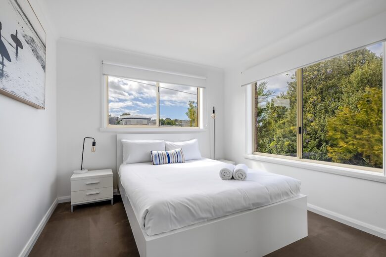 Elevated George’s Bay Waterfront with Gentle Beach Access - Akaroa, Australia