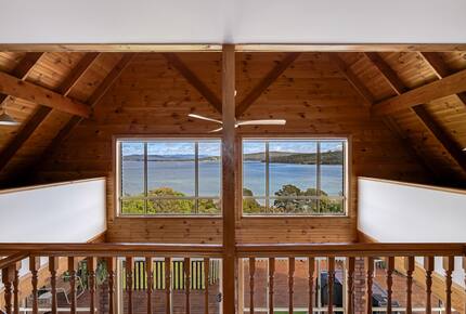 Elevated George’s Bay Waterfront with Gentle Beach Access - Akaroa, Australia