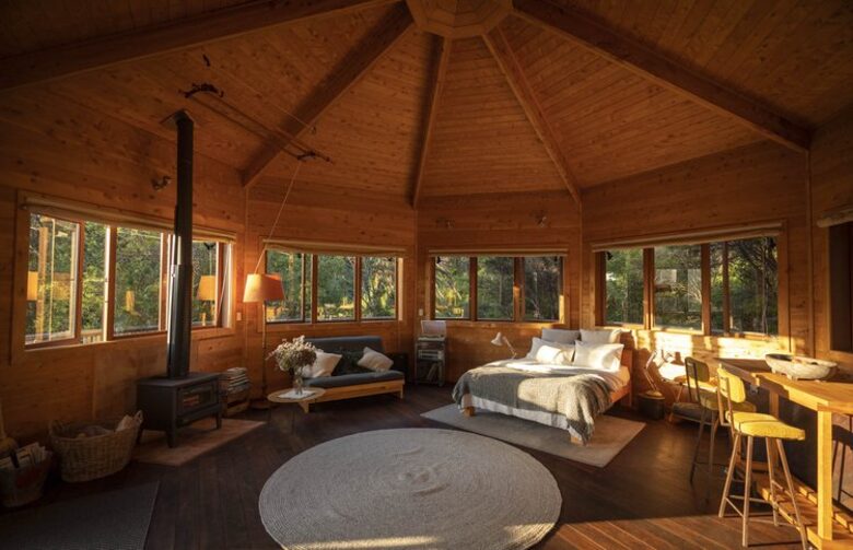 Octagonal Forest Treehouse with Private Spring-Fed Hot Tub - Waiheke Island, New Zealand