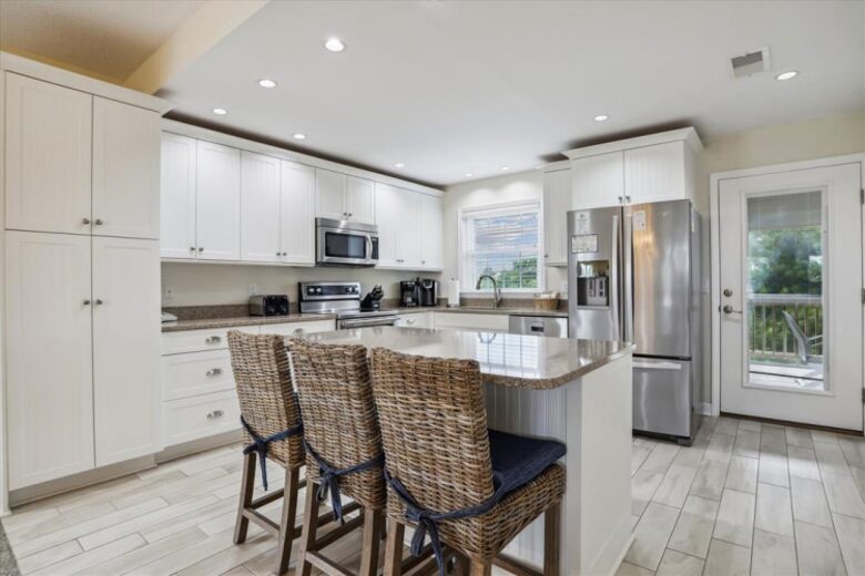 Classic Duck Beach Cottage | Walk to Beach & Boardwalk - Duck, North Carolina
