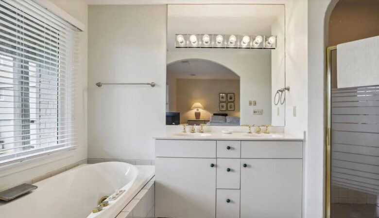 Classic Duck Beach Cottage | Walk to Beach & Boardwalk - Duck, North Carolina