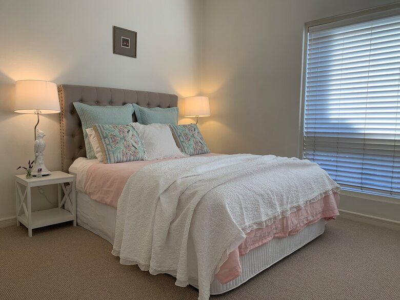 Second bedroom with Queen size bed.