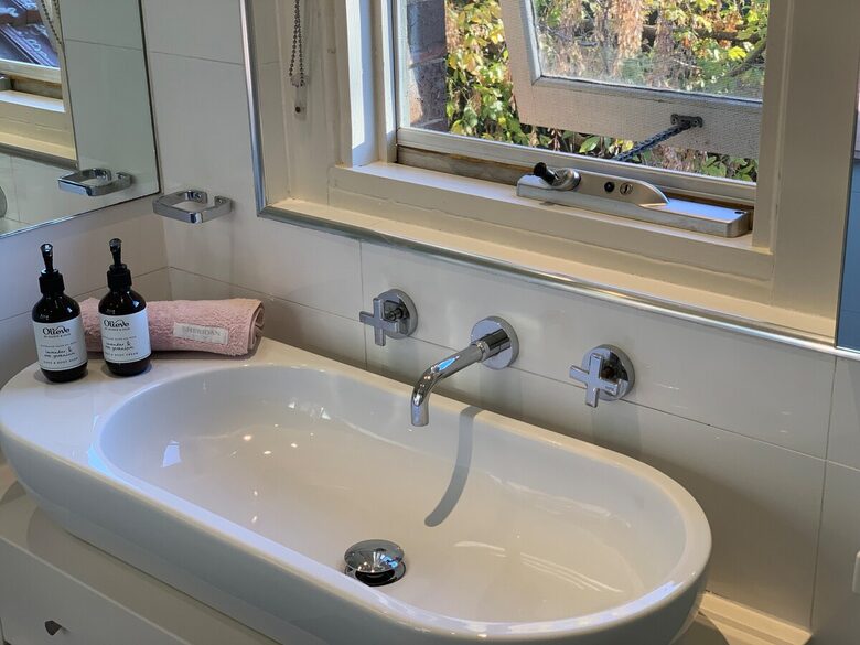 Upstairs bathroom