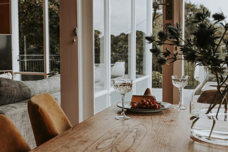 Midcentury Esmond Dorney Home with Sandy Bay Outlook - Sandy Bay, Australia