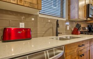 Ski-In Ski-Out Living at Echo Landing in Sun Peaks - Sun Peaks, Canada