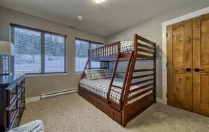 Ski-In Ski-Out Living at Echo Landing in Sun Peaks - Sun Peaks, Canada