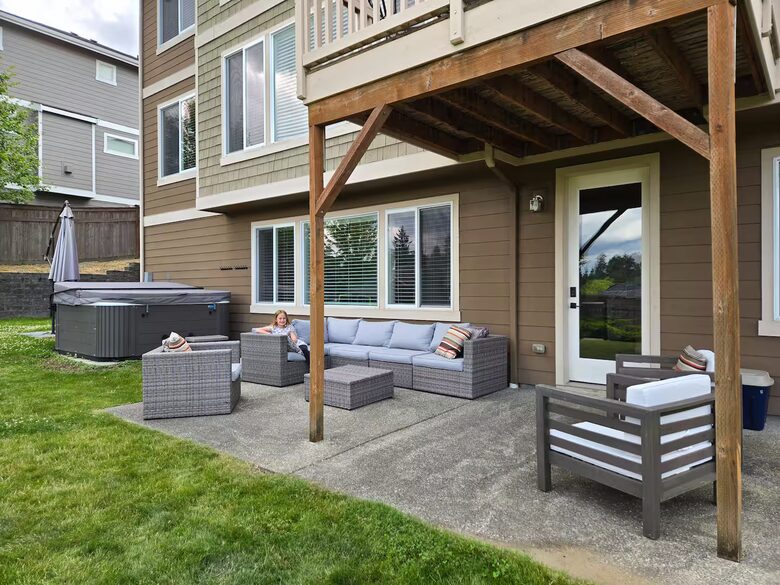 Pacific Northwest Luxe Home Near Woodinville Wineries - Bothell, Washington