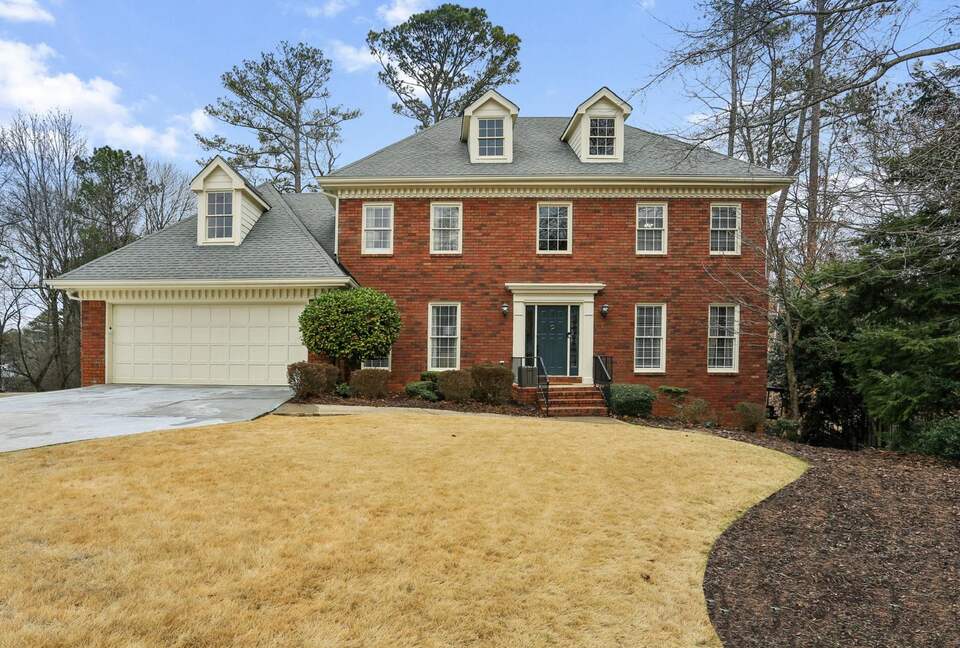 Luxury Cul-de-Sac Living in the Heart of Peachtree Corners - Norcross, Georgia