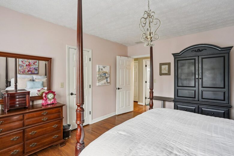 Luxury Cul-de-Sac Living in the Heart of Peachtree Corners - Norcross, Georgia