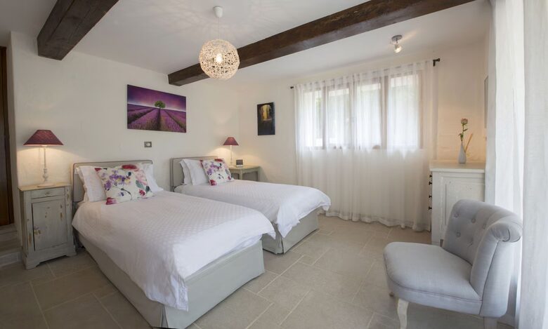 A Serene Luxury Villa in the Perfect Provence Location - Le Brûlât, France