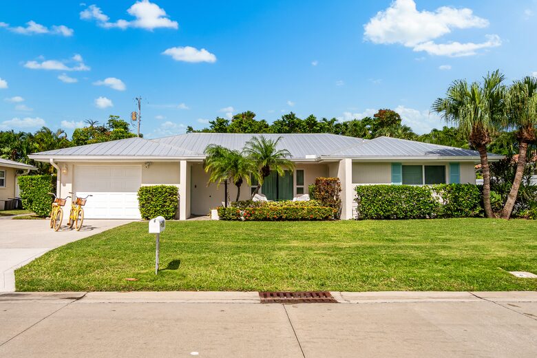 Heated Pool Oasis Near Ocean Reef Beach - Riviera Beach, Florida
