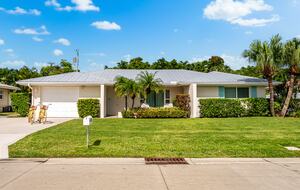 Heated Pool Oasis Near Ocean Reef Beach - Riviera Beach, Florida