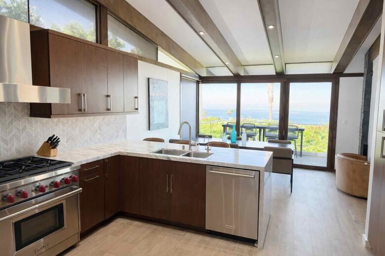 Palos Verdes Luxury Retreat with Sunset Terrace - Palos Verdes Estates, California