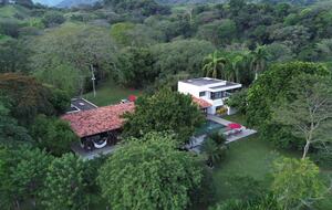 Luxury Villa Pool and garden - Bolombolo, Colombia