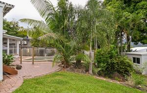 Tropical Garden Pool Retreat Near Trinity Beach - Trinity Beach, Australia