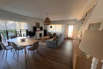 Renovated Peninsula Home Near Pristine Beaches - O Grove, Pontevedra, Spain