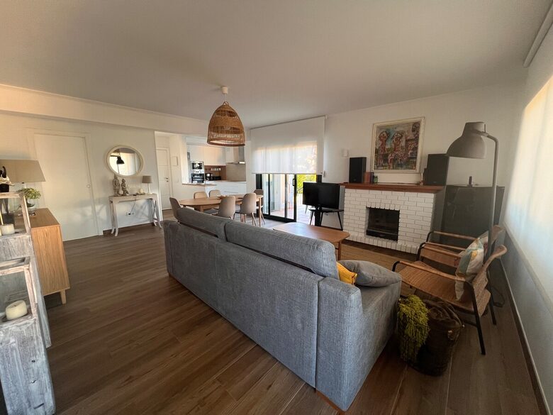Renovated Peninsula Home Near Pristine Beaches - O Grove, Pontevedra, Spain