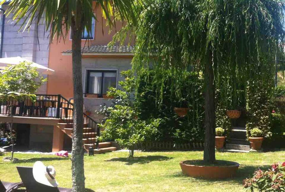 Renovated Peninsula Home Near Pristine Beaches - O Grove, Pontevedra, Spain