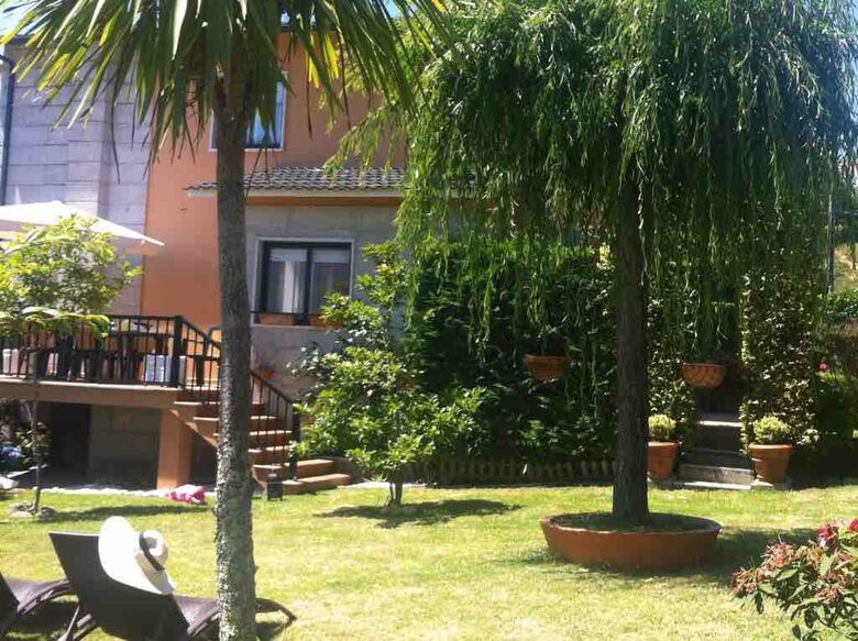 Renovated Peninsula Home Near Pristine Beaches - O Grove, Pontevedra, Spain