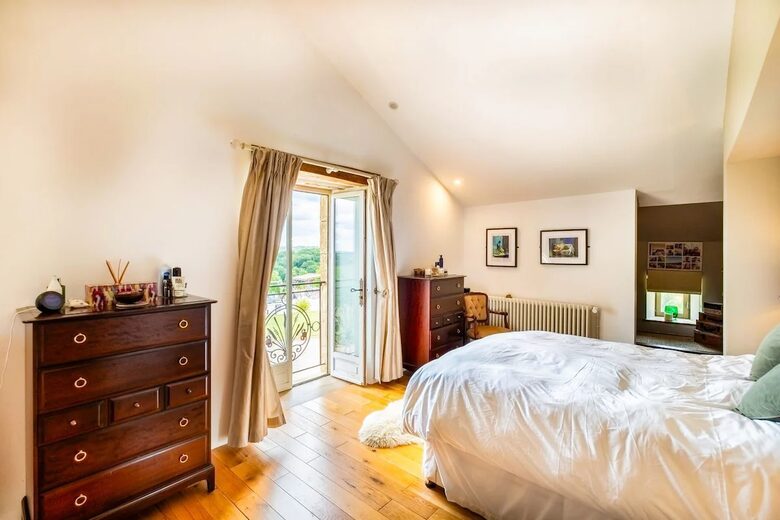 An Elegant 18th-Century Farmhouse in the Gers Countryside - Saint-Justin, France