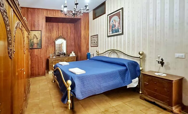Coastal Villa with Independent Guest Studio - Palermo, Italy