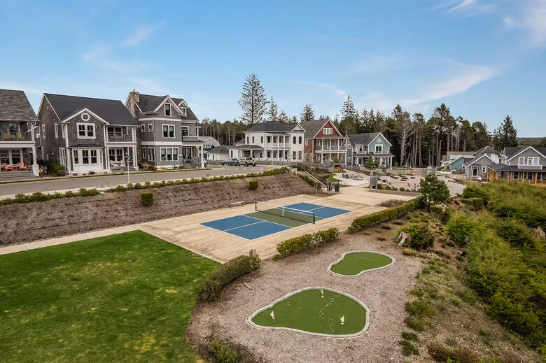 Seabrook Escape - Pacific Beach, Washington