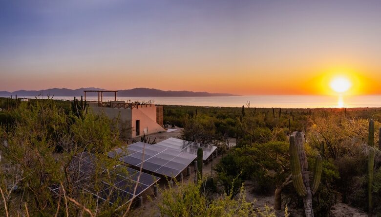 Solar-Powered Desert Retreat with Rooftop Views near La Ventana - El Sargento, Mexico