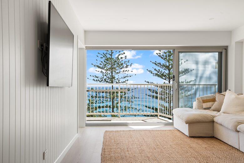 Pacific Ocean Views Beside Burleigh Head National Park - Gold Coast, Australia