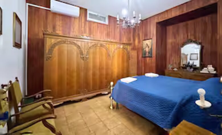Coastal Villa with Independent Guest Studio - Palermo, Italy