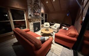 Stunning Muskoka Waterfront Retreat with Year-Round Adventure - Huntsville, Canada