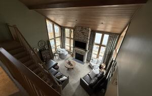 Stunning Muskoka Waterfront Retreat with Year-Round Adventure - Huntsville, Canada