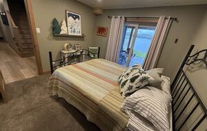 Stunning Muskoka Waterfront Retreat with Year-Round Adventure - Huntsville, Canada