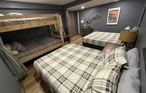 Stunning Muskoka Waterfront Retreat with Year-Round Adventure - Huntsville, Canada