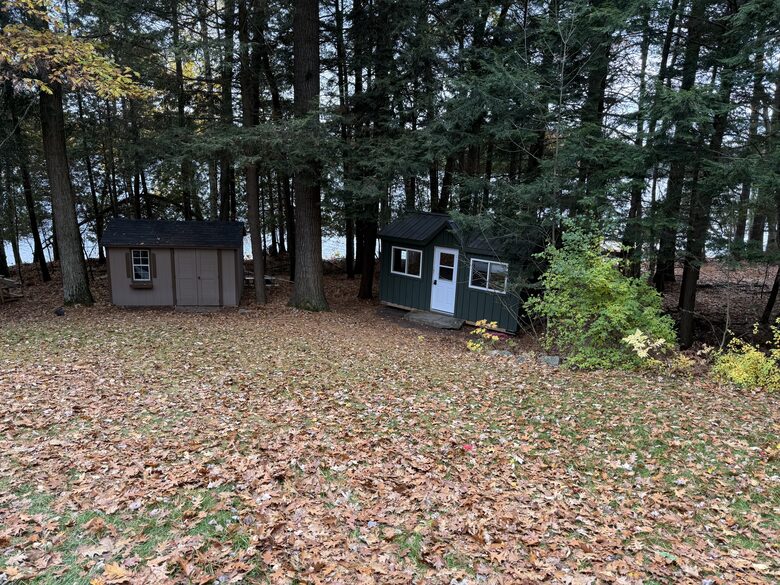 Stunning Muskoka Waterfront Retreat with Year-Round Adventure - Huntsville, Canada