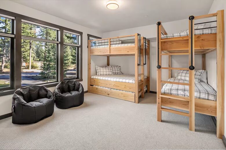 Luxury Suncadia Mountain Retreat with Hot Tub & Game Room - Cle Elum, Washington