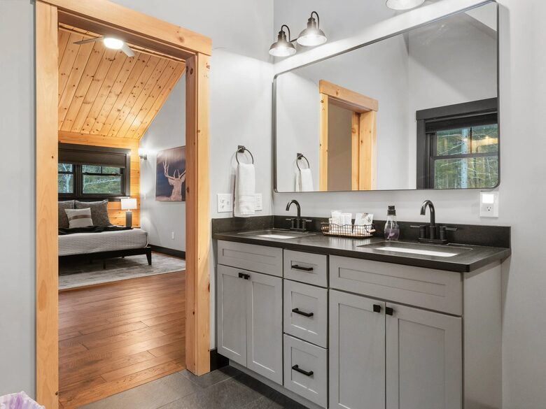 Modern Rustic Chalet Near Sunday River - Newry, Maine
