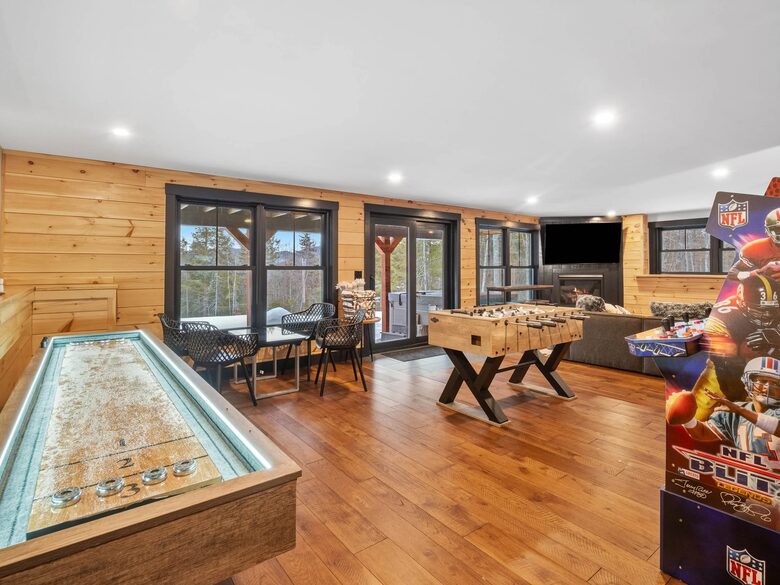 Modern Rustic Chalet Near Sunday River - Newry, Maine