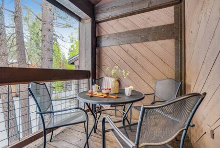 Northstar Village Townhouse Walkable to Ski Slopes and Recreation Center - Truckee, California