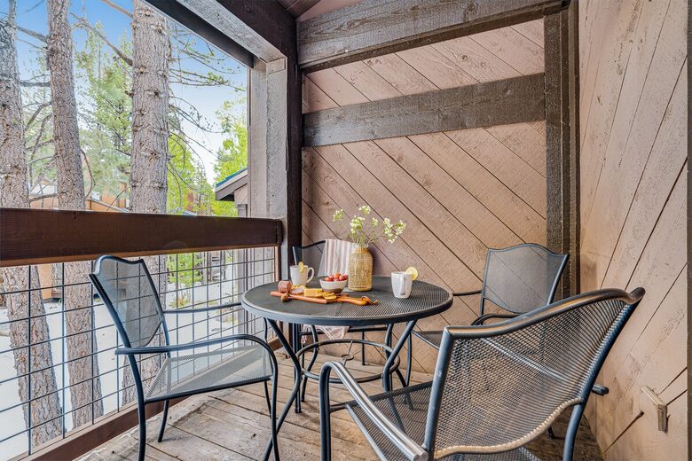 Northstar Village Townhouse Walkable to Ski Slopes and Recreation Center - Truckee, California