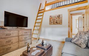 Northstar Village Townhouse Walkable to Ski Slopes and Recreation Center - Truckee, California