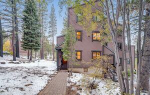 Northstar Village Townhouse Walkable to Ski Slopes and Recreation Center - Truckee, California