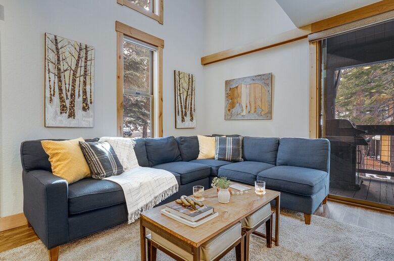 Northstar Village Townhouse Walkable to Ski Slopes and Recreation Center - Truckee, California