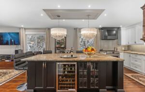 A Culinary Haven: Grand Granite Island with Panoramic Views