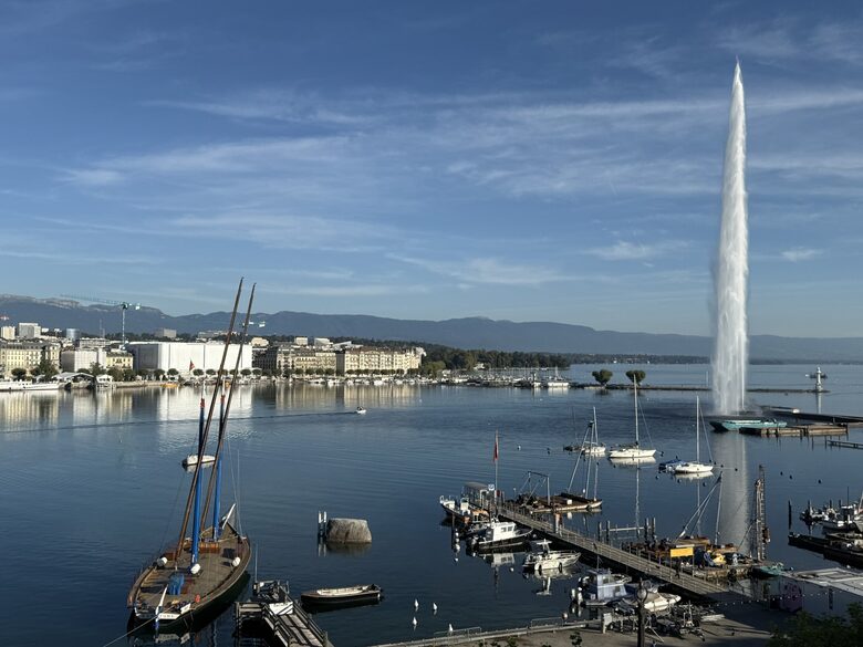 Elegância à beira do lago na rua mais cobiçada de Genebra - Genebra, Suíça