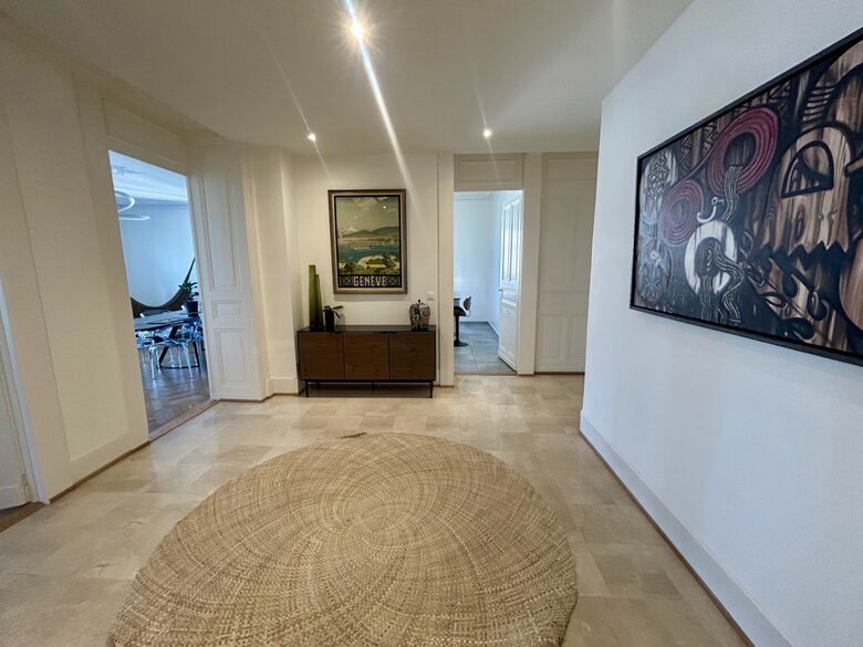 Elegância à beira do lago na rua mais cobiçada de Genebra - Genebra, Suíça