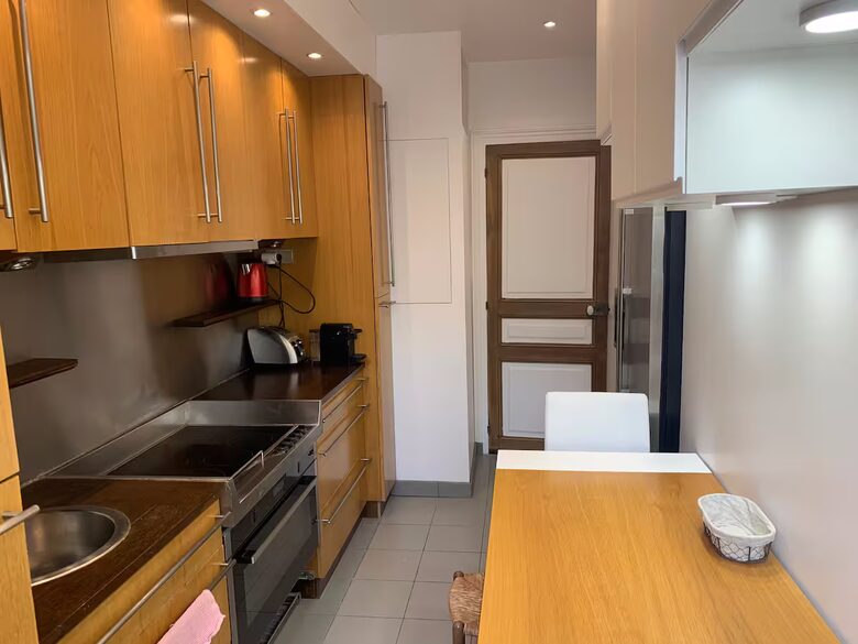 Elegant Matignon Flat - Paris, France