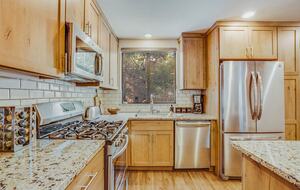 Northstar Village Townhouse Walkable to Ski Slopes and Recreation Center - Truckee, California